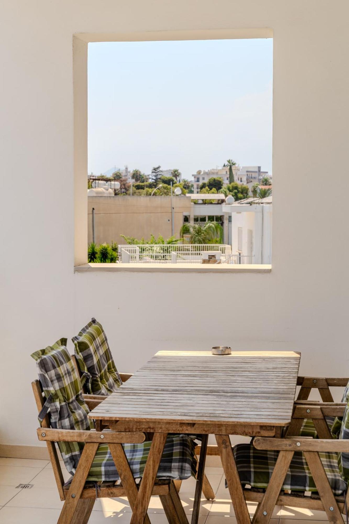 Апартаменты Blue Dawn Center Flat Ларнака Экстерьер фото